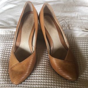 Frye camel leather heels